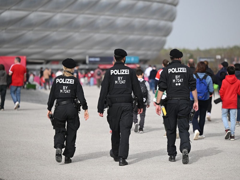 München: Polizei Verstärkt Präsenz Bei Bayern Spiel