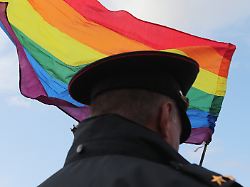 Bis Zu Zehn Jahre Haft Drohen: Russland Stuft Lgbtq Bar Betreiber Als "terroristen" Ein