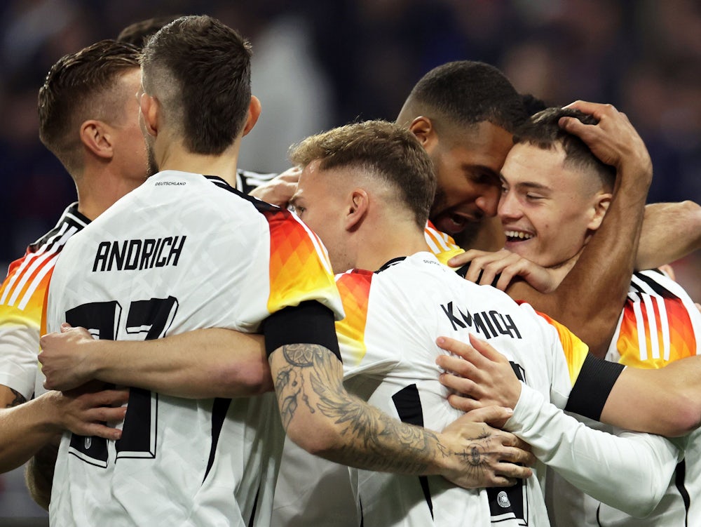 Deutsche Nationalmannschaft: Fans Fordern "major Tom" Als Torhymne Beim Dfb