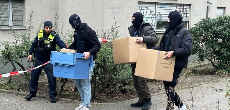 Raf Terroristin Klette Versteckte 140.000 Euro In Doppelter Schrankwand