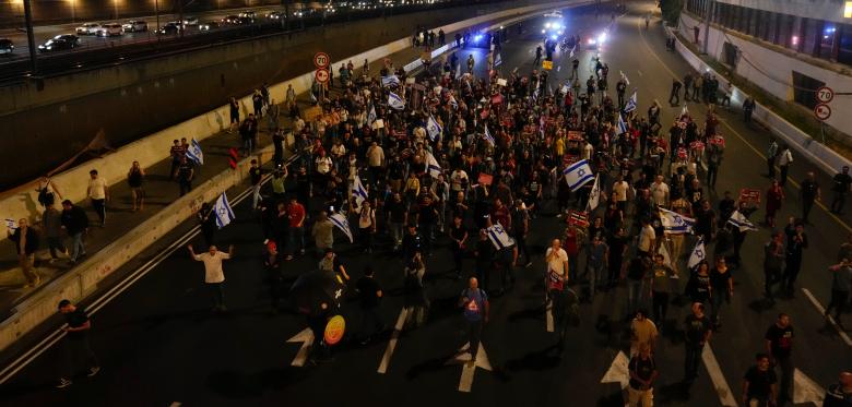 Tausende Israelis Protestieren Auf Den Straßen Gegen Ministerpräsident Netanjahu