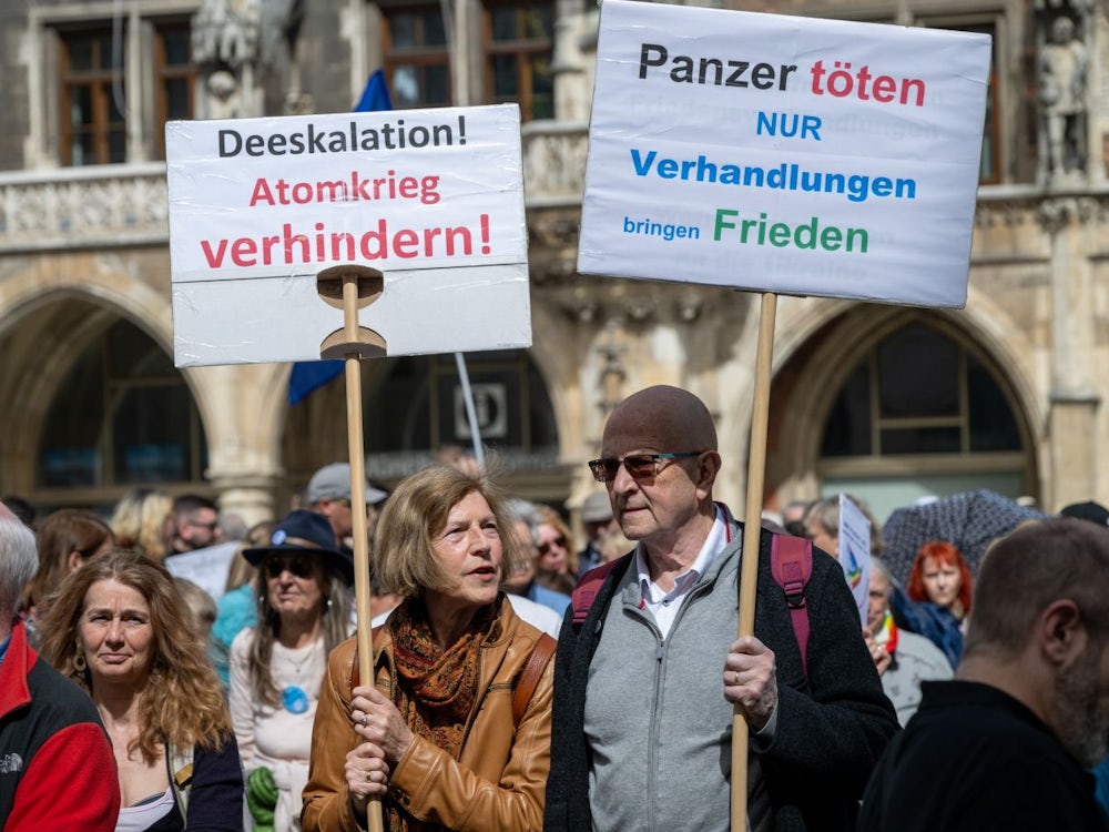 Ostermarsch In München: Lob Für Den Papst, Verteufelung Der Nato