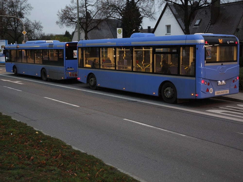 Unfall In München: Mann Wird Von Linienbus überrollt Und Stirbt