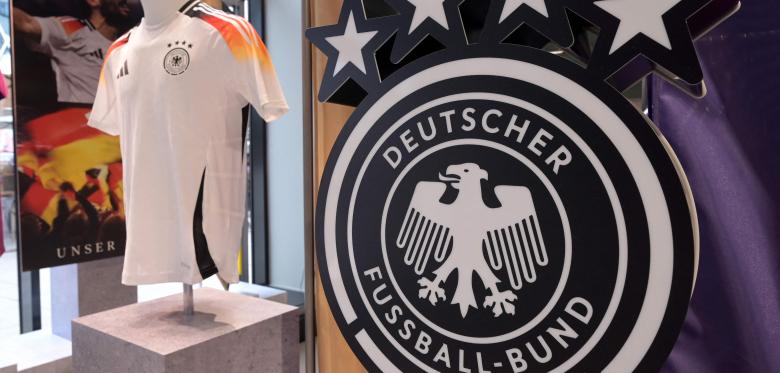 Fußball Fans Wütend – „kurz Vor Der Em Geht Es Jetzt Nur Ums Marketing“