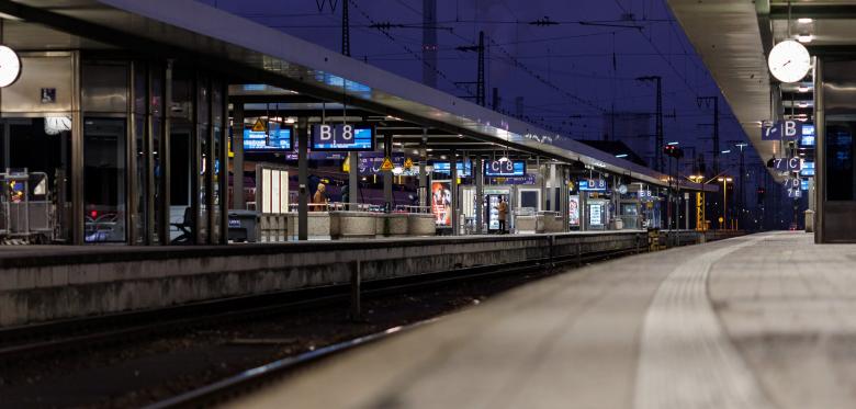 Bundespolizist (30) Stirbt Nach Einsatz – Bericht über Angriff An Bahnhof