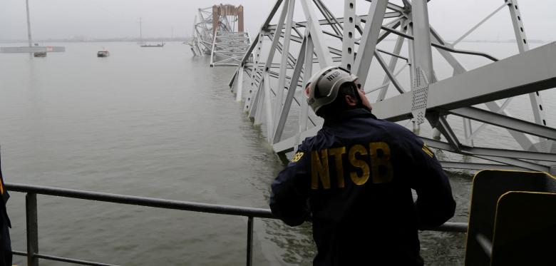 Zwei Tote Nach Brückeneinsturz Aus Dem Wasser Geborgen