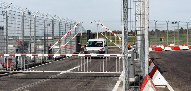 Falttore Sollen Für Mehr Sicherheit Am Flughafen Sorgen