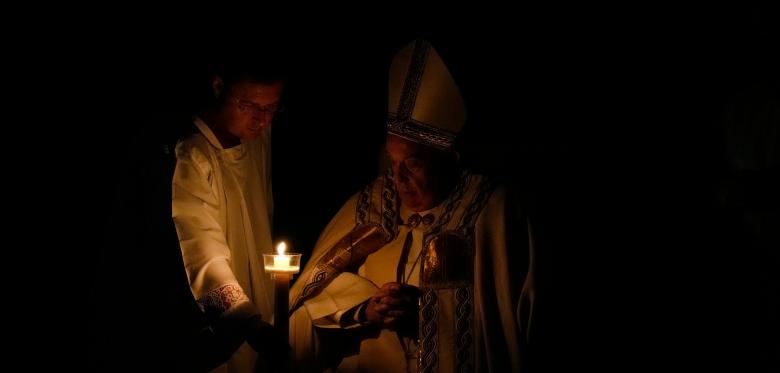 Papst Franziskus Feiert Ostermesse Vor Tausenden Gläubigen