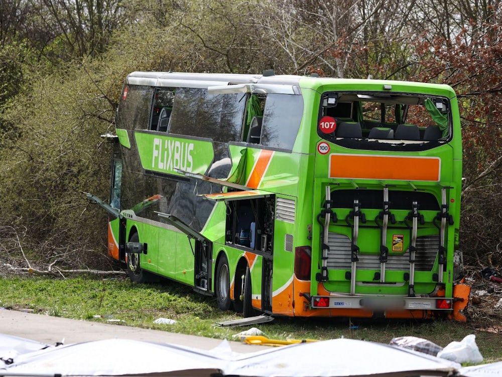 Reisebus Unfall: "die Situation War Völlig Chaotisch. Die Fahrgäste Lagen Alle übereinander"