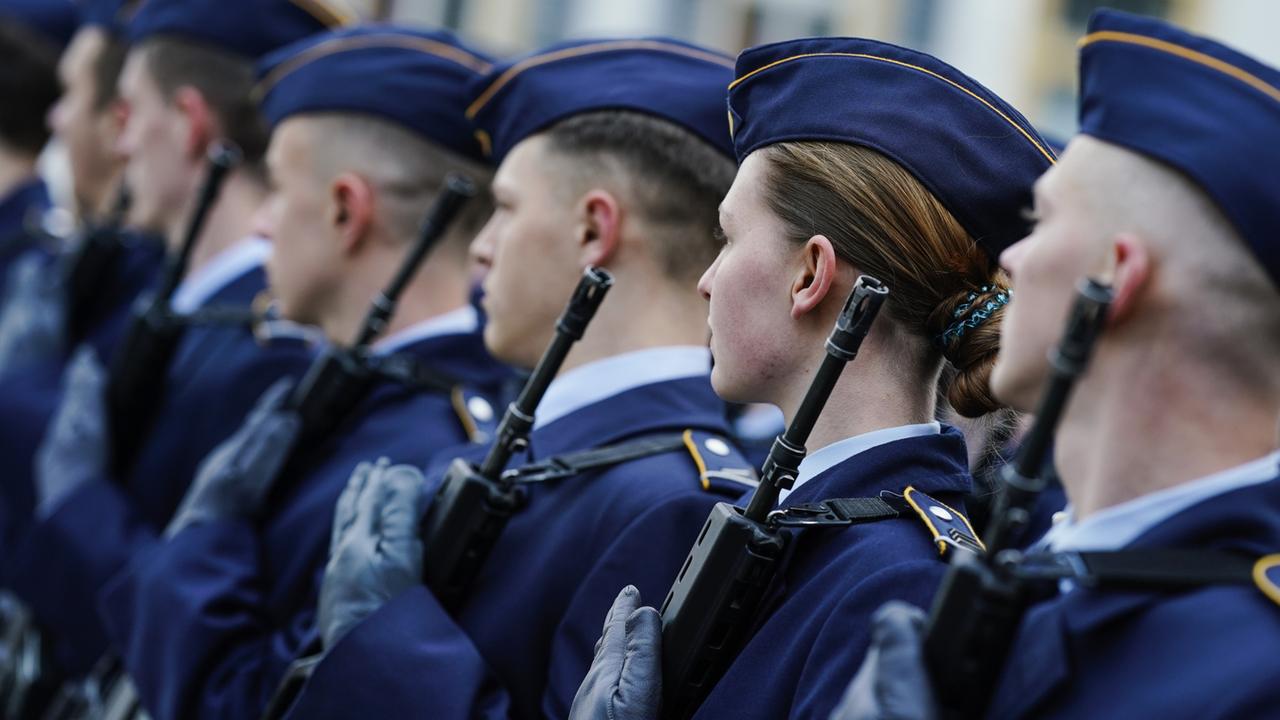 Jeder Zehnte Neue Bundeswehrsoldat Ist Minderjährig