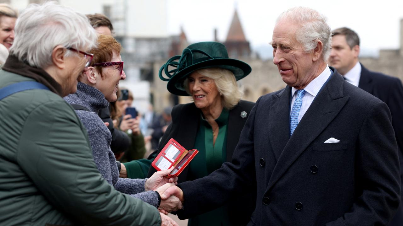 Erkrankter König Charles Zeigt Sich Nach Gottesdienst