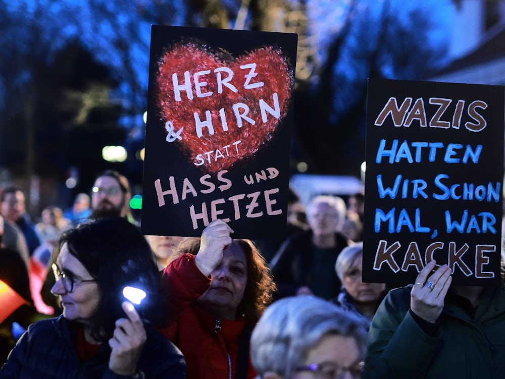 Eching Bleibt Bunt: Hunderte Demonstrieren Gegen Rechtsextremismus