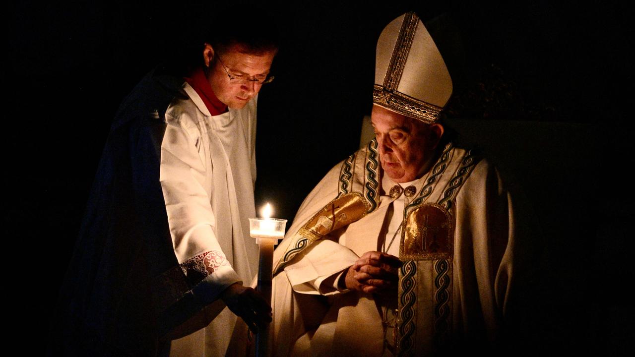 Papst Ruft Bei Feier Der Osternacht Zu Freude Und Hoffnung Auf