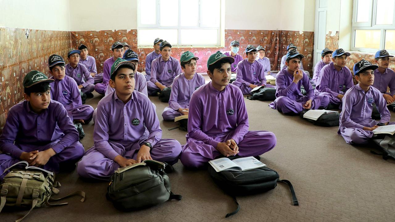 Schulen In Afghanistan Starten Erneut Ohne Mädchen Ab Klasse Sieben