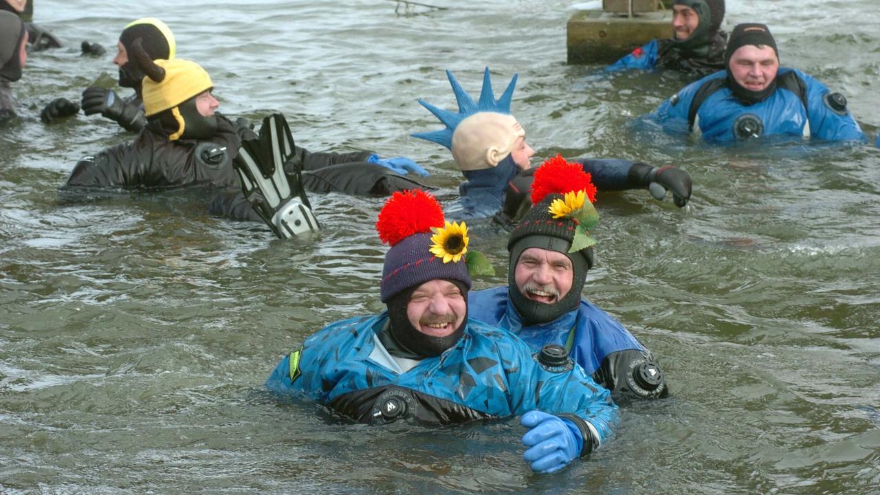 An Ostern Fünf Kilometer Die Spree Entlang Treiben