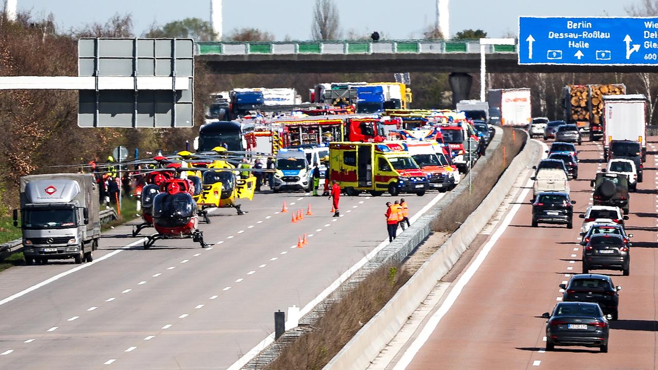 A9 Bei Leipzig: Busunfall Mit Mehreren Toten