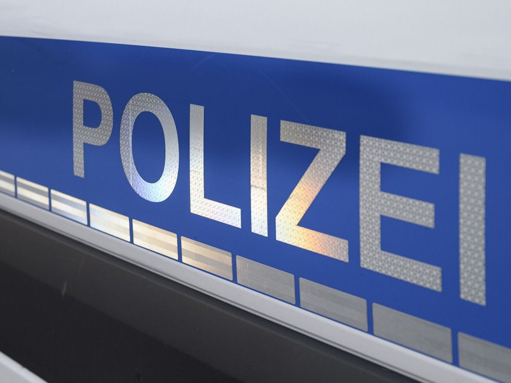 Polizei: Radlerin Angefahren Und Geflüchtet