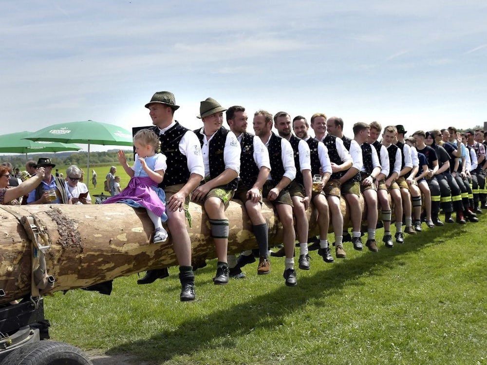 In Pastetten Und Anderswo: Maibaum Im Anflug