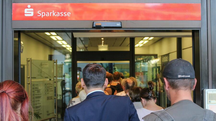 Finanzgeschäfte: „unsere Filialen Sind Voller Denn Je“ – Sparkassen Und Banken Berichten Von Trendwende Beim Banking