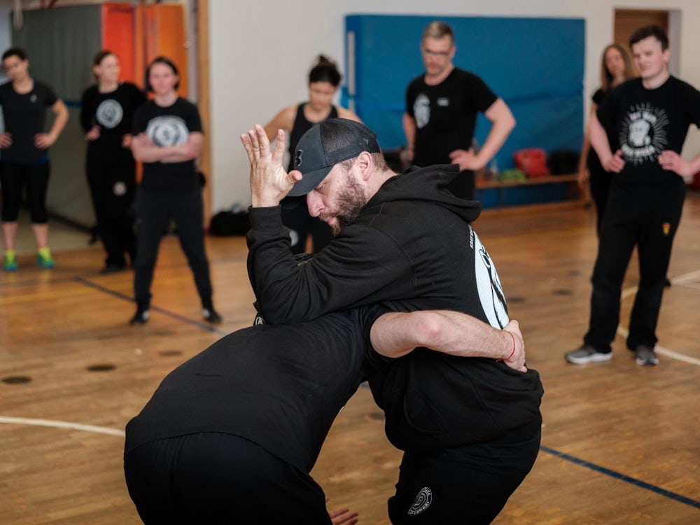 Krav Maga Kurse Auch Für Kinder: Licht, Lärm Und Leute