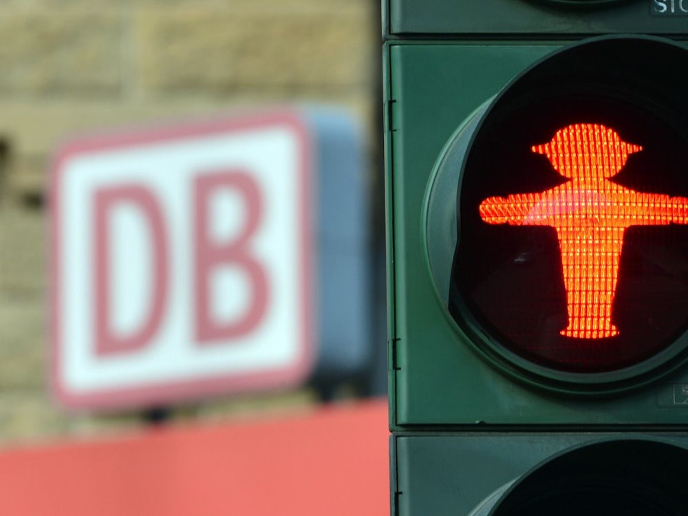 Schlechte Zahlen: Deutsche Bahn Will Drastisch Sparen