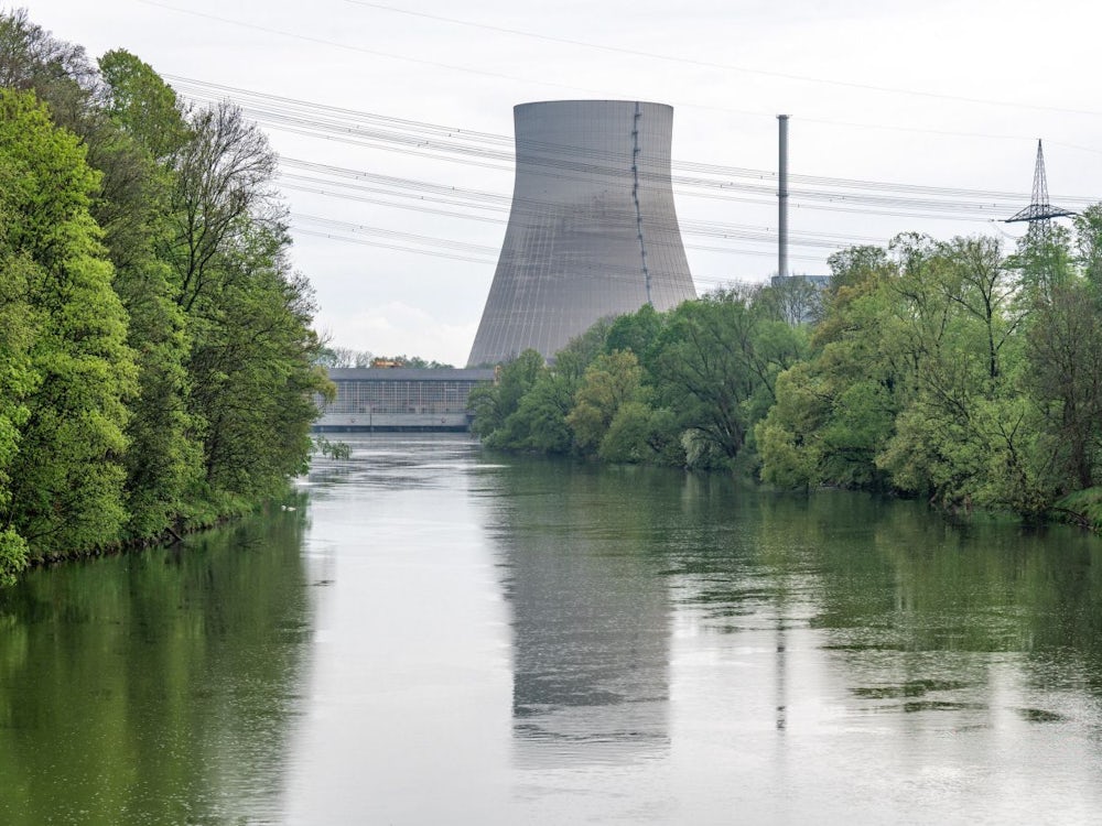 Energiewende: Atommeiler Isar 2: Rückbau Mit Der Großbandsäge