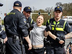 Protest In Den Haag: Polizei Führt Klimaaktivistin Thunberg Zweimal Ab