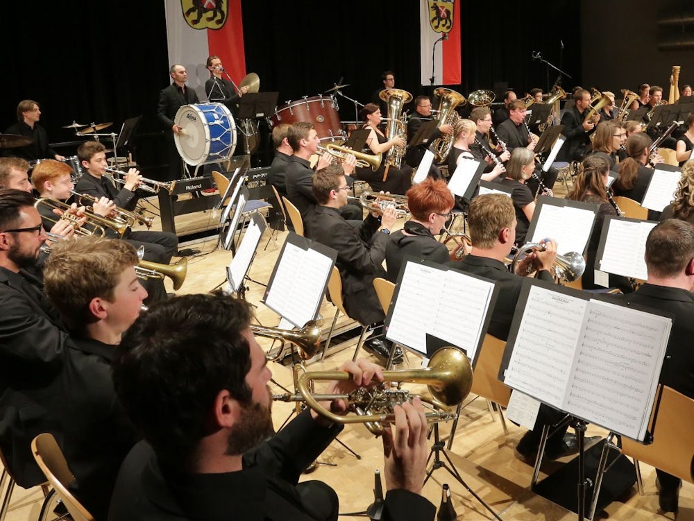 In Der Luitpoldhalle: Jahreskonzert Der Freisinger Stadtkapelle