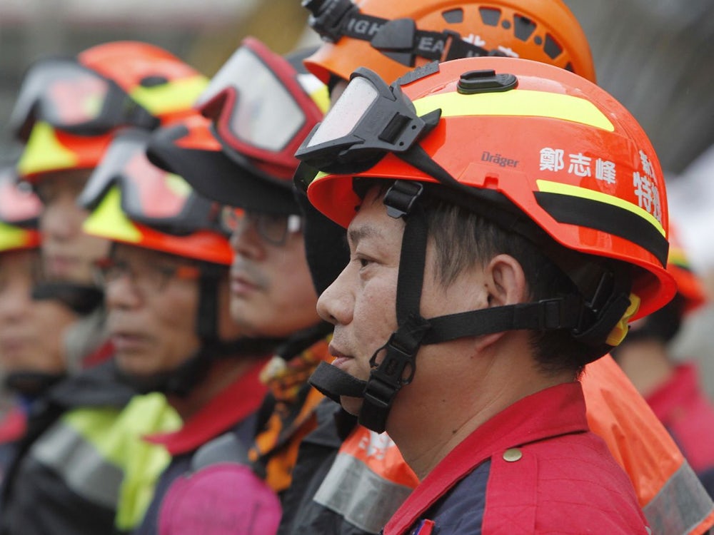 Naturkatastrophe: Tsunami Warnung Nach Schwerem Erdbeben Vor Taiwan