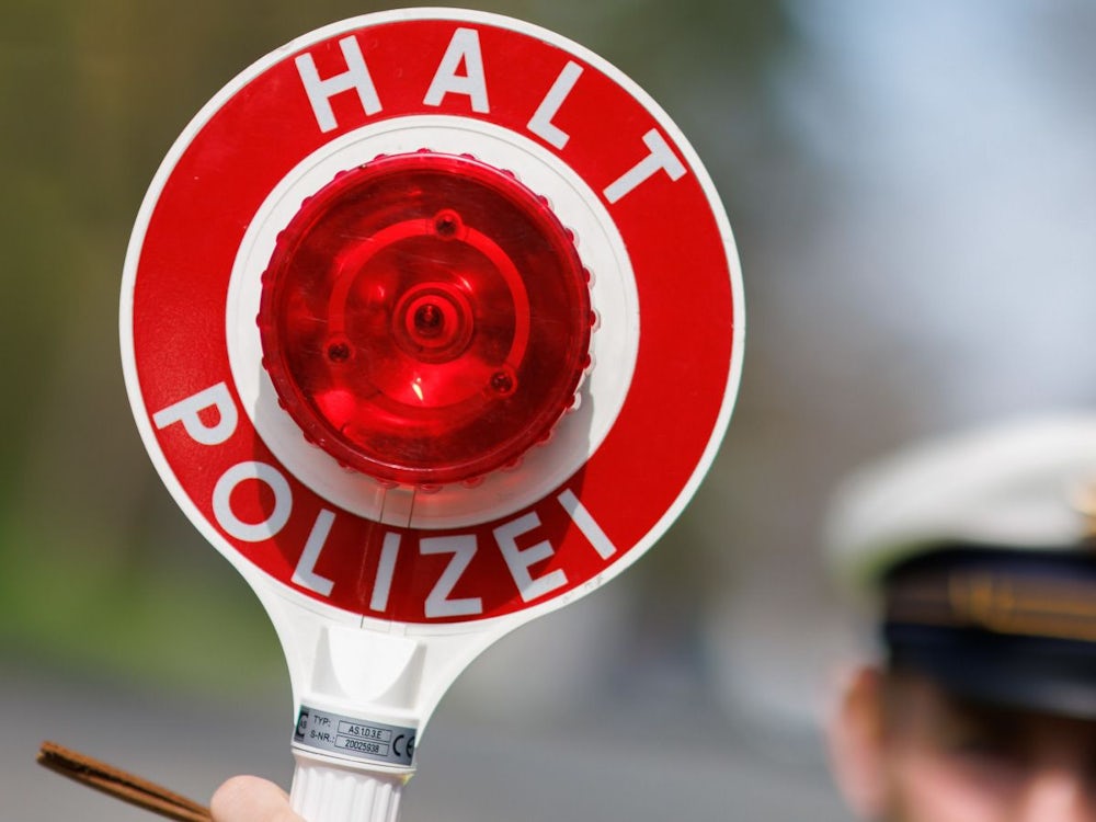 Waldsassen: Mann Verletzt Auf Polizeiwache Zwei Beamte