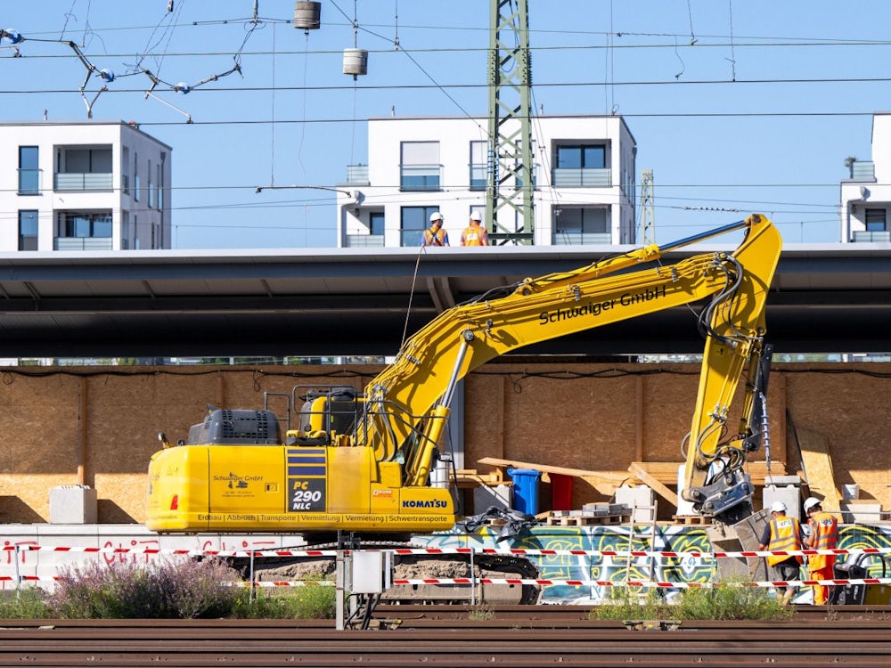 Oberleitung Abgerissen: Nach Bahnchaos In München: Baggerfahrer Muss Vierstellige Summe Bezahlen