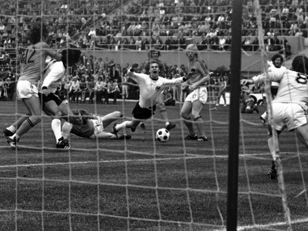 Weltmeister Bernd Hölzenbein: Deutschlands Hand Gottes