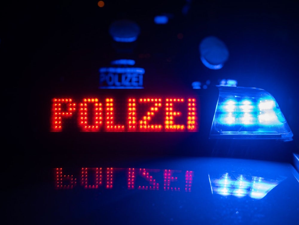 Neumarkt: Person Von Zug Erfasst Fahndung Nach Drei Jugendlichen