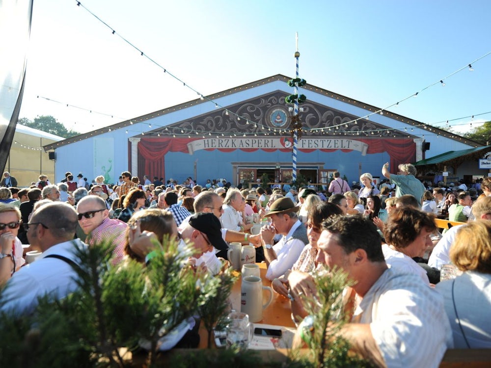 Oktoberfest: Ringen Um Das Herzkasperlzelt Auf Der Oidn Wiesn