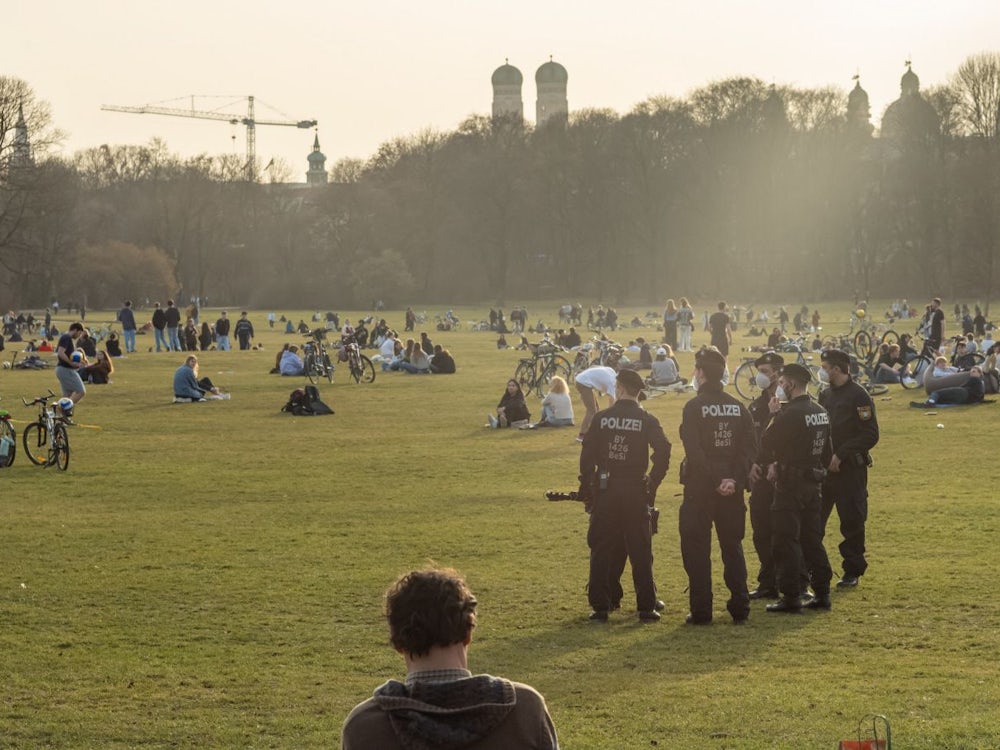 Nach Cannabis Legalisierung: Bayern Erwägt Kiff Verbot Für Englischen Garten Und Volksfeste