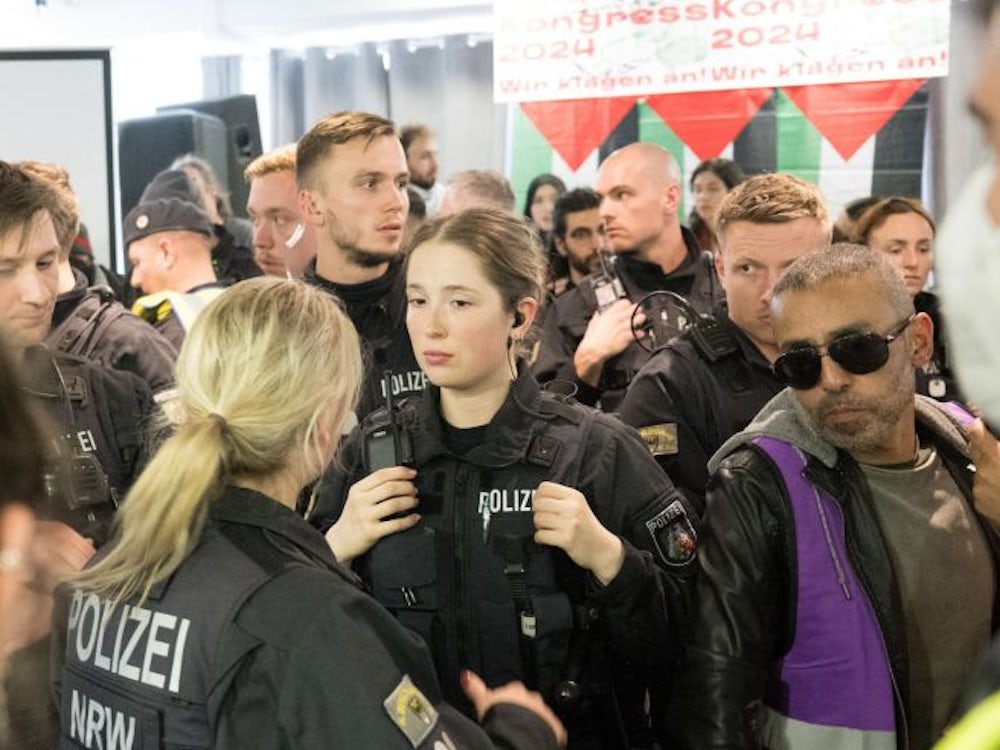 Berlin: Polizei Löst Umstrittenen "palästina Kongress" Auf