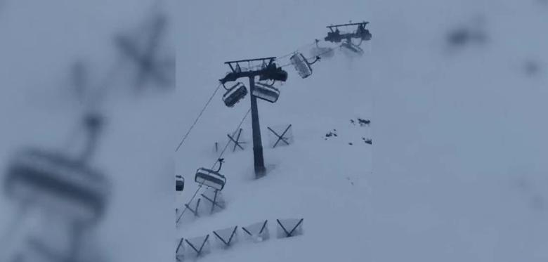 Heftige Sturm Böen Erfassen Ski Gondeln – Mann Springt In Den Tiefschnee