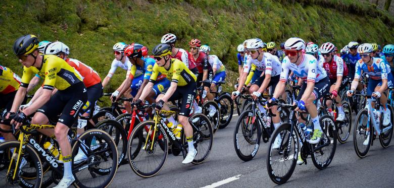 Tour De France Sieger Mit Mehreren Knochenbrüchen, Aber Bei Bewusstsein