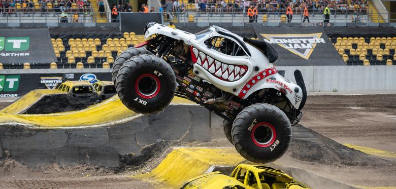 Monstertruck Show Wegen Hoher Abgaswerte Abgebrochen