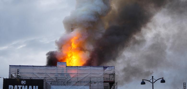 Kopenhagens Historische Börse Steht In Flammen