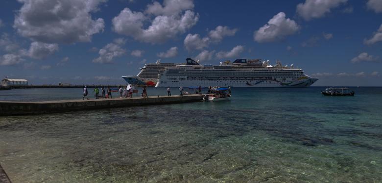 Kreuzfahrtschiff Lässt Acht Passagiere Auf Insel Zurück – Dann Beginnt Eine Odyssee