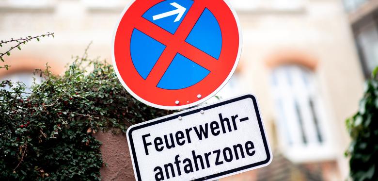 Zwei Personen Zeigen In Erfurt Hunderte Falschparker An