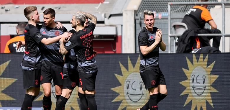 Volley Tor Und Ein Elfmeter – Düsseldorf Erobert Platz Drei Zurück