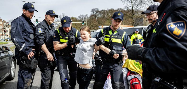 Greta Thunberg Bei Protesten In Den Haag Zweimal Festgenommen