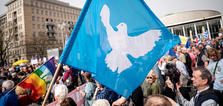 Über 10.000 Menschen Bei Ostermärschen In Vielen Deutschen Städten