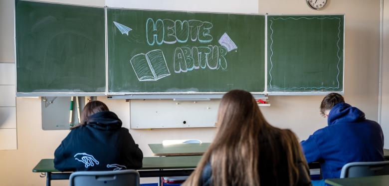 Abiprüfungen Nach Einbruch An Schule Im Ganzen Bundesland Gestoppt