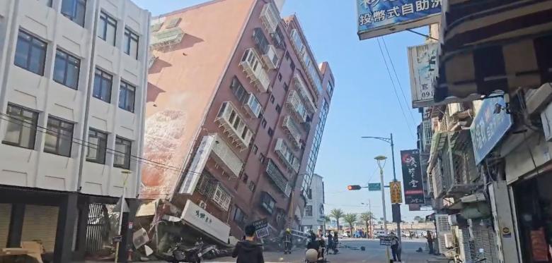 Tsunamiwarnung Nach Schwerem Erdbeben Vor Küste Taiwans