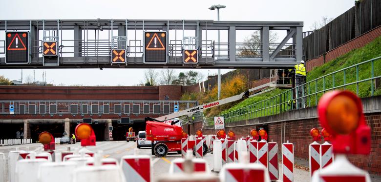 Elbtunnel Wird Gesperrt – Probleme Bei Anreise Zum Hsv Spiel Erwartet