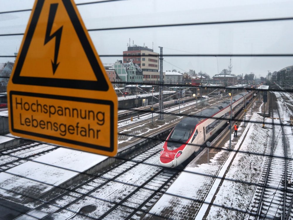 Sprache: Achtung, Hochspannung!