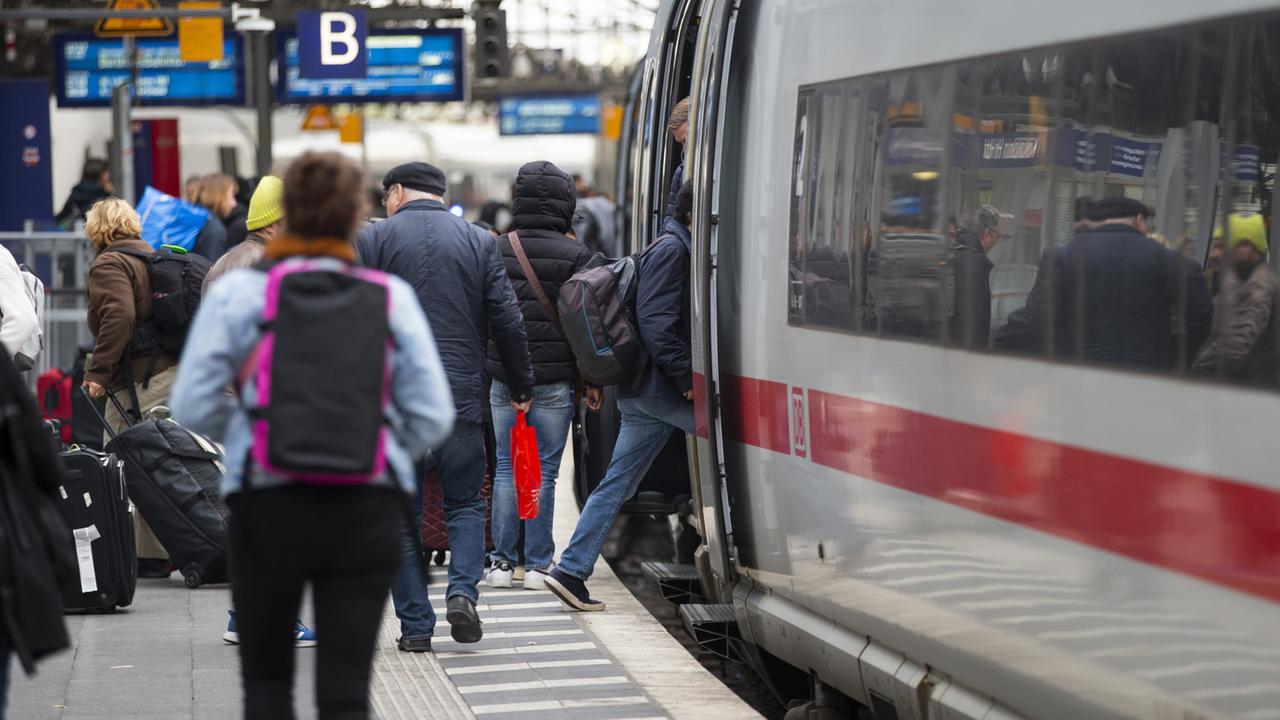 Fahrgastzahlen In Bussen Und Bahnen Laut Statistischem Bundesamt Gestiegen